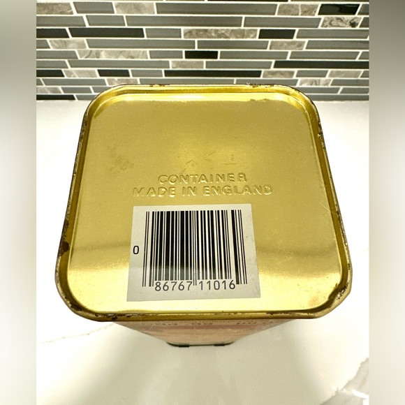 Vintage J&B Whisky Charles Dickens A Christmas Carol Metal Decorative Tim-EMPTY - Picture 7 of 7